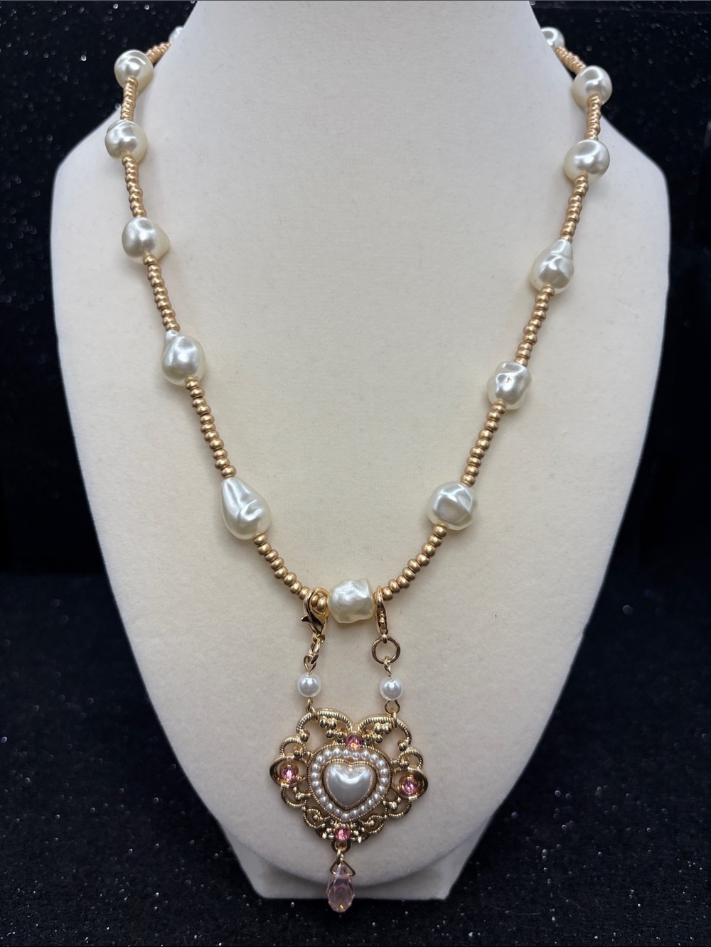 Pearl Heart Pendant Necklace | Romantic Gold & Pearl Beaded Necklace